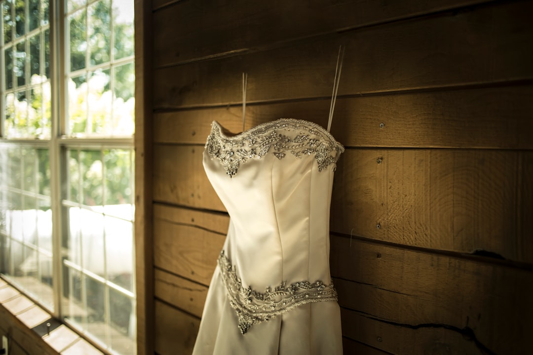 Photo strapless dress